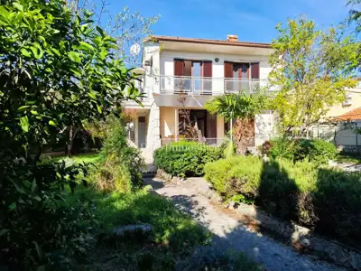Kuća 145 m², Malinska - 2 dvosobna stana