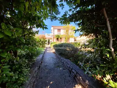 Kuća 145 m², Malinska - 2 dvosobna stana - 4