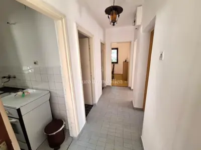 Kuća 145 m², Malinska - 2 dvosobna stana - 8
