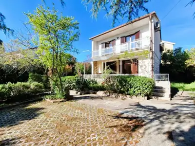Kuća 145 m², Malinska - 2 dvosobna stana - 2