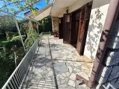 Kuća 145 m², Malinska - 2 dvosobna stana - 20
