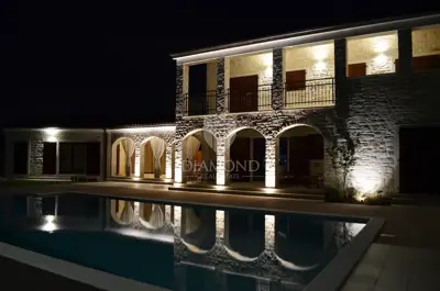 Villa 238 m², Tinjan - bazen i privatnost - 21
