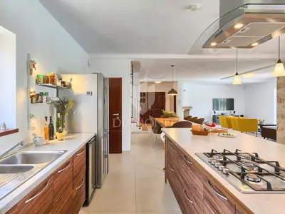 Villa 238 m², Tinjan - bazen i privatnost - 13