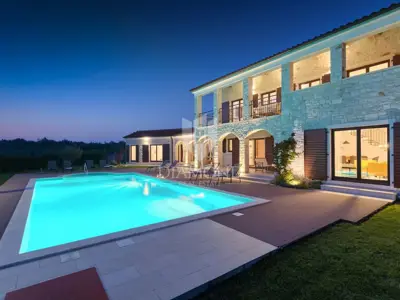 Villa 238 m², Tinjan - bazen i privatnost