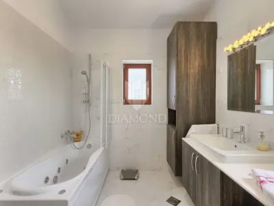 Villa 238 m², Tinjan - bazen i privatnost - 17