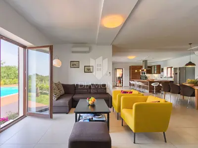 Villa 238 m², Tinjan - bazen i privatnost - 9