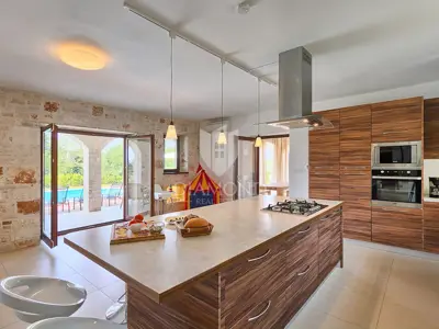 Villa 238 m², Tinjan - bazen i privatnost - 12