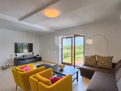 Villa 238 m², Tinjan - bazen i privatnost - 8