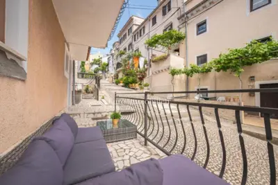 Bakar, 2 stana u kući, 50m od mora