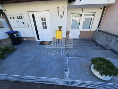 House 260 m², Gornja Dubrava - three apartments and garage