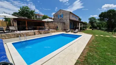 Sveti Lovreč, Wunderschöne Steinvilla mit großem Grundstück