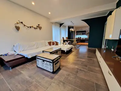 KASTAV, REŠETARI - detached house with three apartments - 6