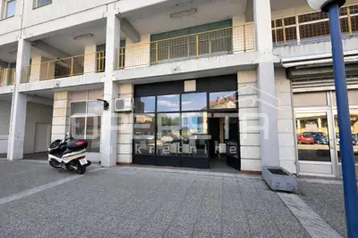 Poslovni prostor 179 m², centar Oroslavja, velika izloženost - 4