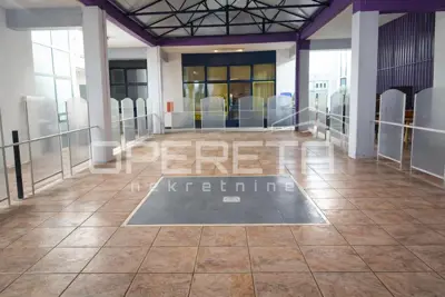 Poslovni prostor 179 m², centar Oroslavja, velika izloženost - 10