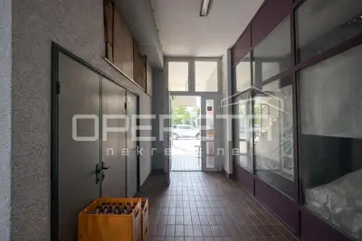 Poslovni prostor 179 m², centar Oroslavja, velika izloženost - 12