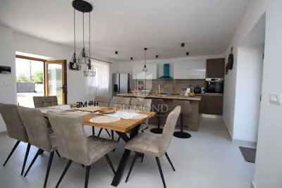 Villa 113 m², Svetvinčenat - pool and landscaped yard - 3