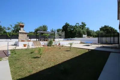 Villa 113 m², Svetvinčenat - pool and landscaped yard - 17