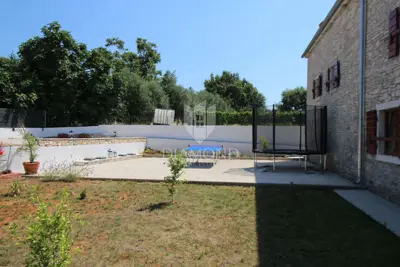 Villa 113 m², Svetvinčenat - pool and landscaped yard - 19