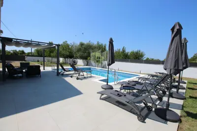 Villa 113 m², Svetvinčenat - pool and landscaped yard - 22