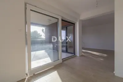 Stan 111 m², Pakoštane - krovna terasa i jacuzzi - 2