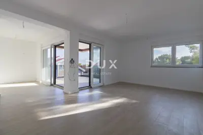 Stan 111 m², Pakoštane - krovna terasa i jacuzzi