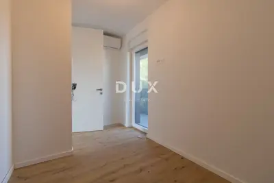 Stan 111 m², Pakoštane - krovna terasa i jacuzzi - 8