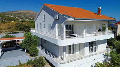 Samostojeća kuća u blizini mora, Seget Vranjica