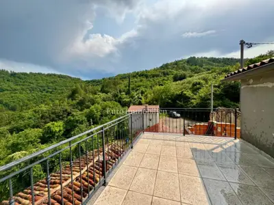 Kuća 200 m², Butoniga - pogled na jezero i terasa - 2