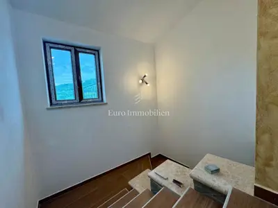 Kuća 200 m², Butoniga - pogled na jezero i terasa - 10