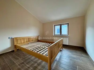 Kuća 200 m², Butoniga - pogled na jezero i terasa - 6