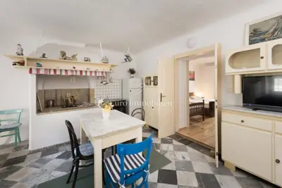 Kuća 301 m², Mali Lošinj - pogled na uvalu i vrt - 9