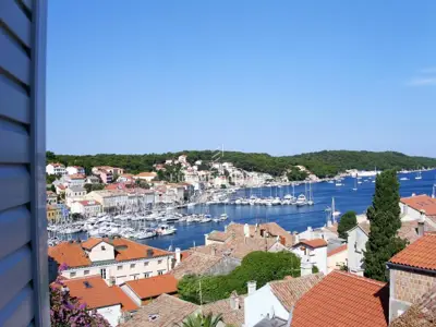 Kuća 301 m², Mali Lošinj - pogled na uvalu i vrt