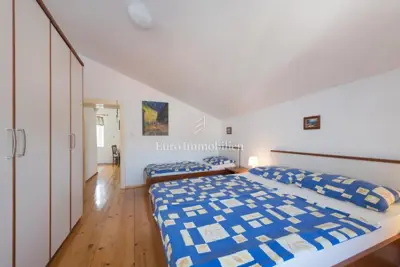 Kuća 301 m², Mali Lošinj - pogled na uvalu i vrt - 7