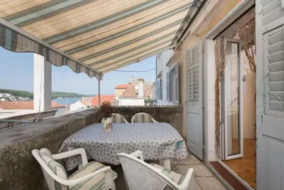 Kuća 301 m², Mali Lošinj - pogled na uvalu i vrt - 11