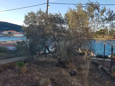Baugrundstück 768 m², Veli Iž, 15 m vom Meer