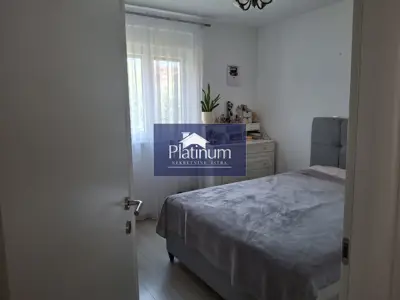 Stan 136 m², Veli vrh - 2 stana, terasa i vrt - 6