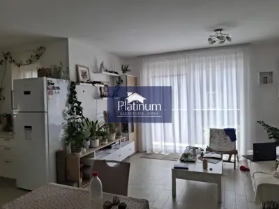 Stan 136 m², Veli vrh - 2 stana, terasa i vrt - 3