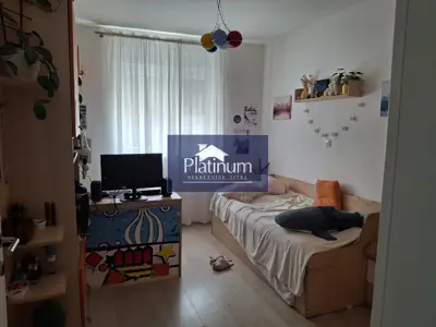 Stan 136 m², Veli vrh - 2 stana, terasa i vrt - 8