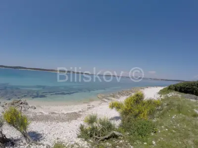 Istra, Medulinski zaljev, otok u prodaji. - 5