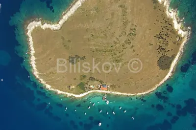 Istra, Medulinski zaljev, otok u prodaji. - 2