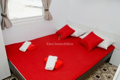 Privlaka - apartman s bazenom i velikim vrtom - 20