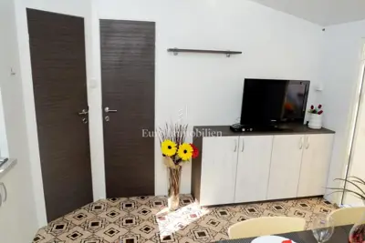 Privlaka - apartman s bazenom i velikim vrtom - 7