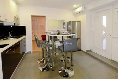 Privlaka - apartman s bazenom i velikim vrtom - 11