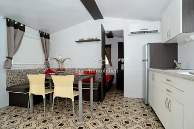 Privlaka - apartman s bazenom i velikim vrtom - 9