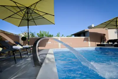 Privlaka - apartman s bazenom i velikim vrtom - 4