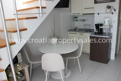 Kuća, Split, prvi red do mora i 10 parkirnih mjesta - 15