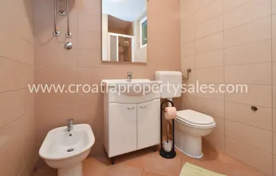Kuća, Otok Hvar, prvi red do mora i vez za brod - 7