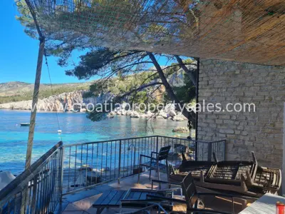 Kuća, Otok Hvar, prvi red do mora i vez za brod