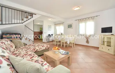 Kuća, Otok Hvar, prvi red do mora i vez za brod - 5