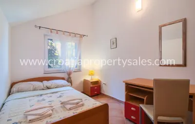 Kuća, Otok Hvar, prvi red do mora i vez za brod - 9